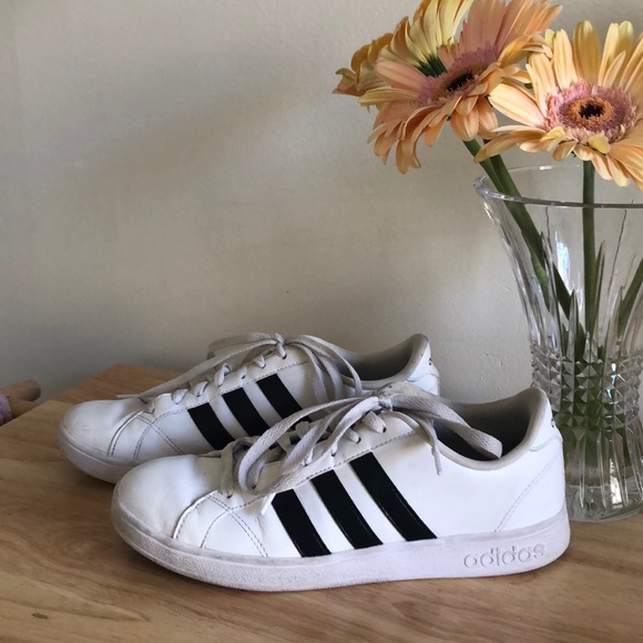 adidas women's baseline fashion sneaker